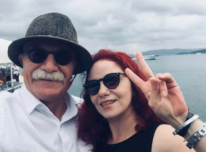 Məşhur türk aktyorun qızı dağıntılar altında qalaraq öldü — FOTO Məşhur türk aktyorun qızı dağıntılar altında qalaraq öldü — FOTO
