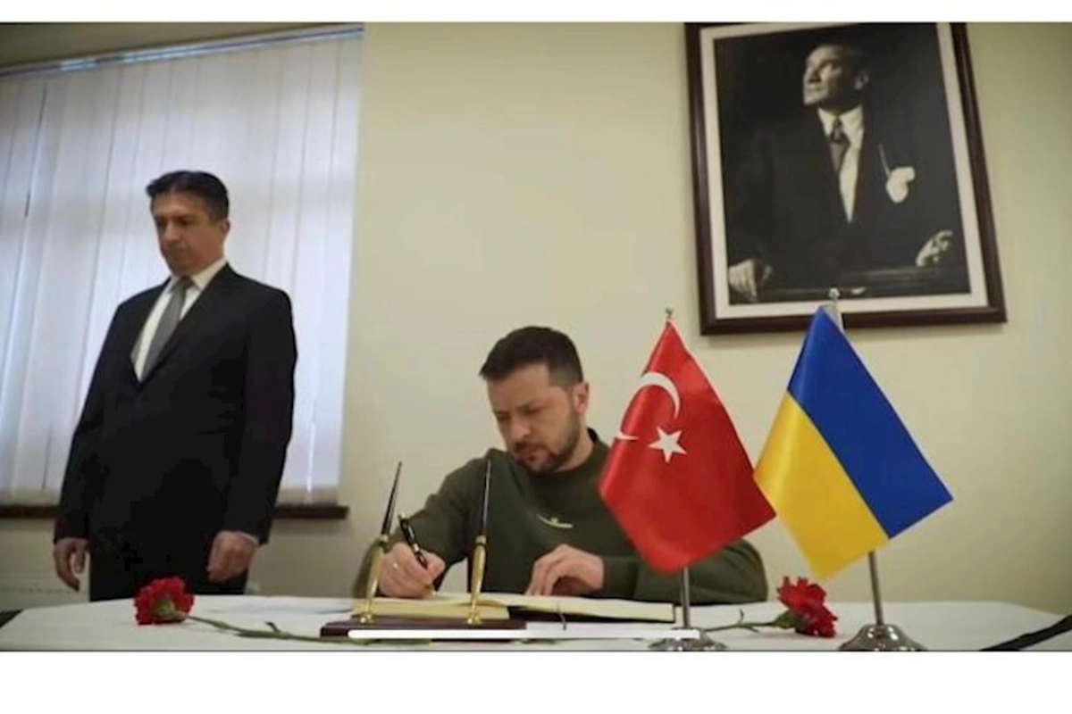 Zelenski Türkiyə Səfirliyini ziyarət etdi — VİDEO