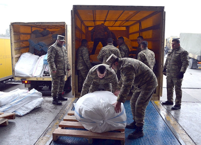 Müdafiə Nazirliyi Türkiyəyə qış səhra çadırları göndərib — FOTO Müdafiə Nazirliyi Türkiyəyə qış səhra çadırları göndərib — FOTO