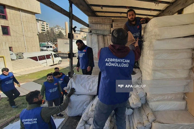 Azərbaycan gəncləri zəlzələdən zərər çəkənlərə yardım məqsədilə Türkiyəyə yollanıblar — FOTO