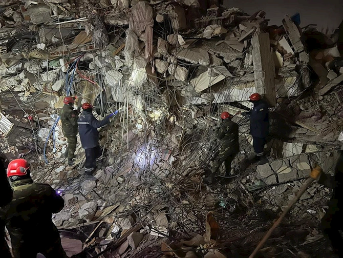 FHN-in xilasediciləri tərəfindən 51 nəfər dağıntılar altından sağ çıxarılıb — FOTO