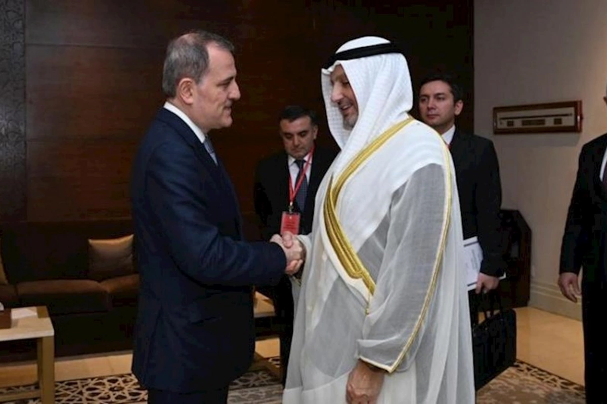 Ceyhun Bayramov küveytli həmkarı ilə görüşüb
