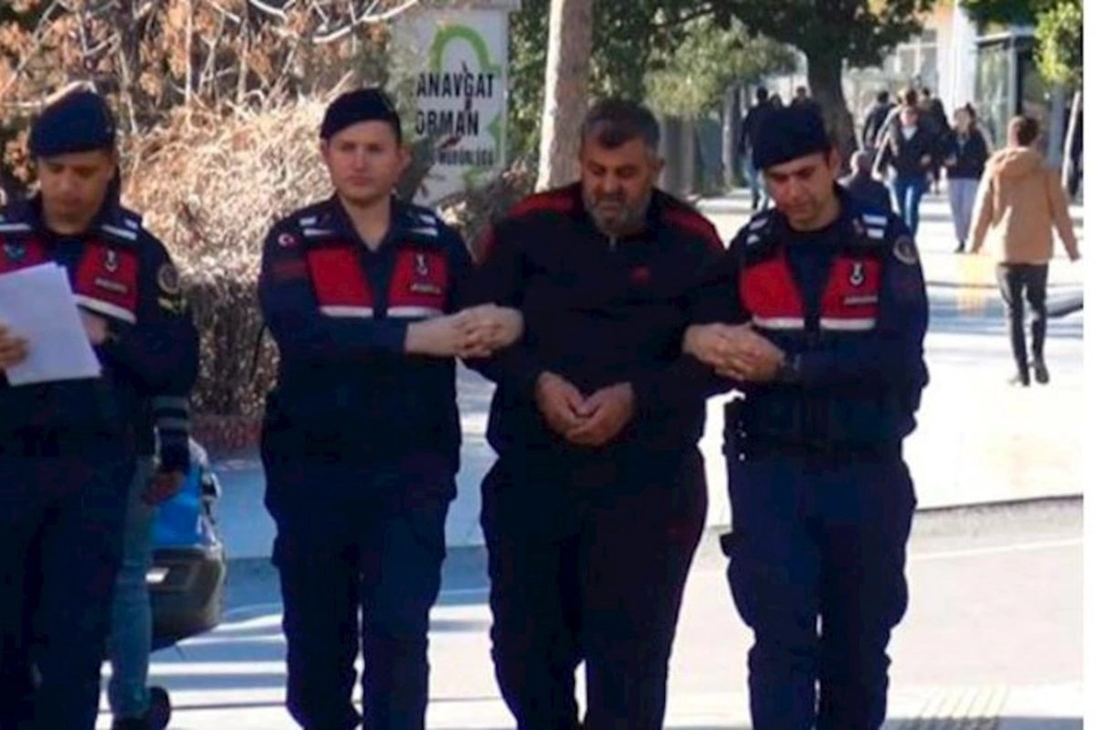 Zəlzələdə dağılan daha bir binanın podratçısı həbs edildi
