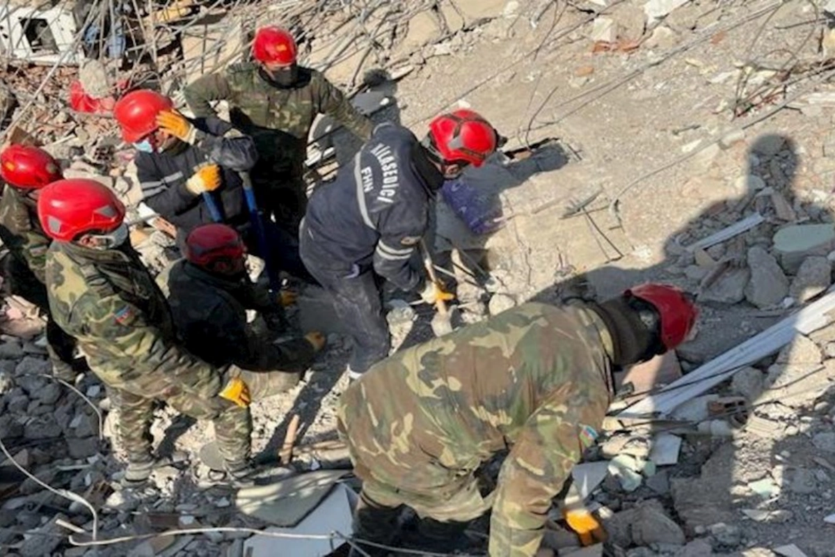 Xilasedicilərimiz Türkiyədə 51 nəfəri sağ çıxarıb