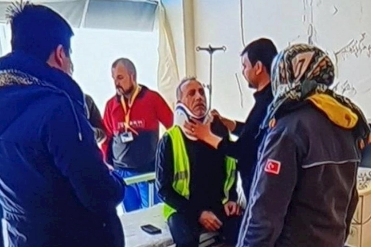 Haluk Levent yardım apararkən qəzaya düşdü