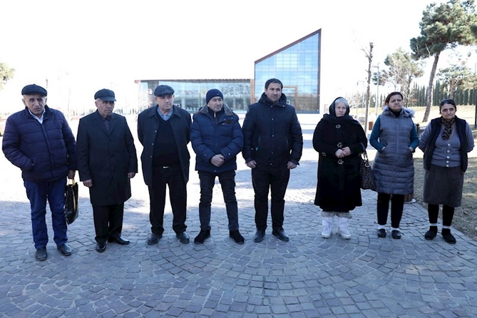Sayğac və qaz xətlərinin yerinin dəyişdirilməsi, yeni yaşayış massivinin qazlaşdırılması Açıq mikrofonda — FOTOLAR
