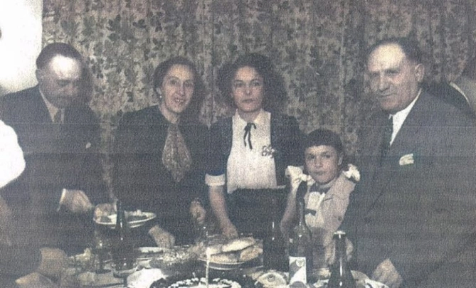 73 il əvvəl Rəsulzadə ilə foto çəkdirən balaca qız tapıldı və danışdı — FOTOLAR