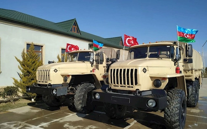 Hərbçilərimiz Türkiyəyə yardım göndərdilər — FOTOLAR Hərbçilərimiz Türkiyəyə yardım göndərdilər — FOTOLAR