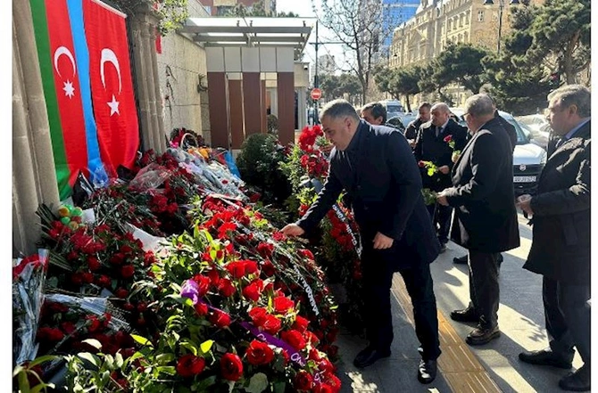 Azərbaycanın ictimaiyyət nümayəndələri Türkiyə səfirinə başsağlığı verdi — FOTOLAR