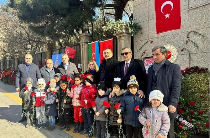 Azərbaycanın ictimaiyyət nümayəndələri Türkiyə səfirinə başsağlığı verdi — FOTOLAR