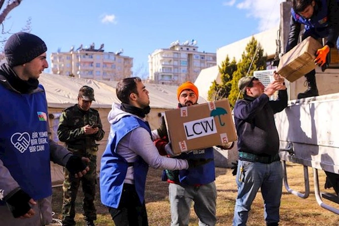 Azərbaycan könüllülərinin zəlzələ bölgəsindəki növbəti günü — FOTO Azərbaycan könüllülərinin zəlzələ bölgəsindəki növbəti günü — FOTO