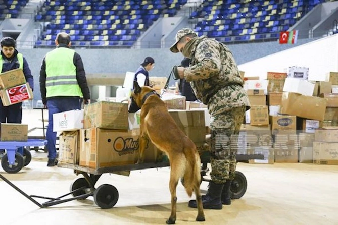 Zəlzələdən sonra Bakıdan Türkiyəyə humanitar yardım aparan TIR-ların sayı açıqlandı — FOTO