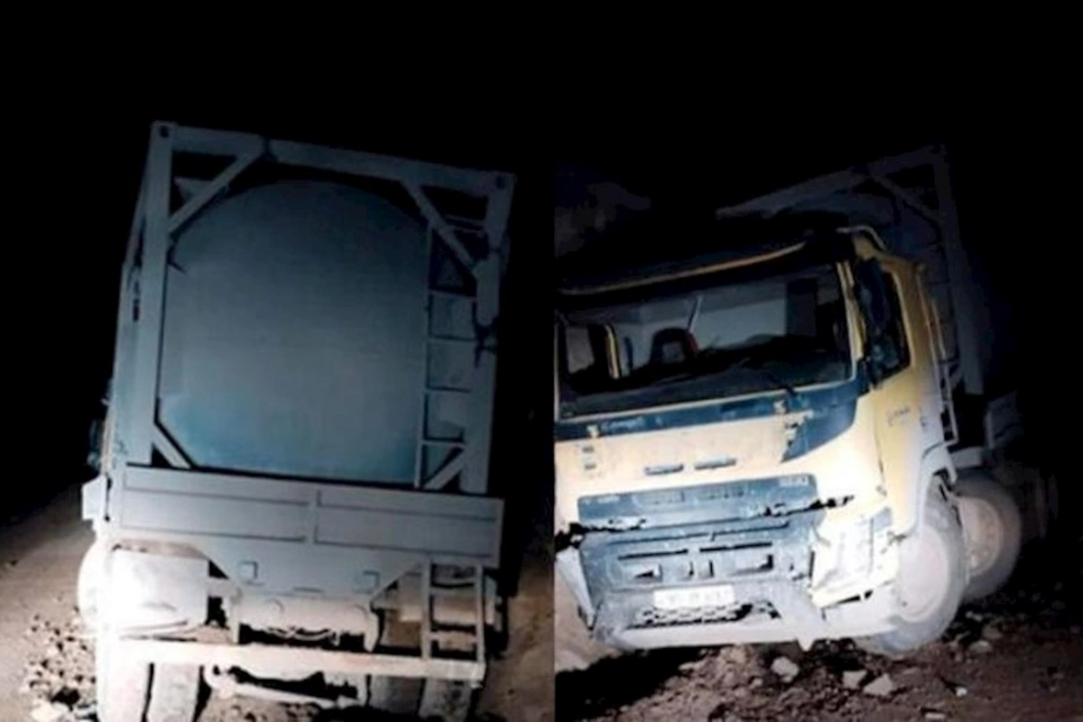 Murov aşırımında yük avtomobili aşıb, xəsarət alan var