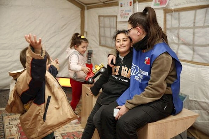 Azərbaycan könüllülərinin zəlzələ bölgəsindəki növbəti günü — FOTO Azərbaycan könüllülərinin zəlzələ bölgəsindəki növbəti günü — FOTO