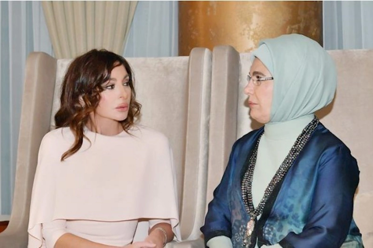 Əminə Ərdoğan Mehriban Əliyevaya təşəkkür etdi — FOTO
