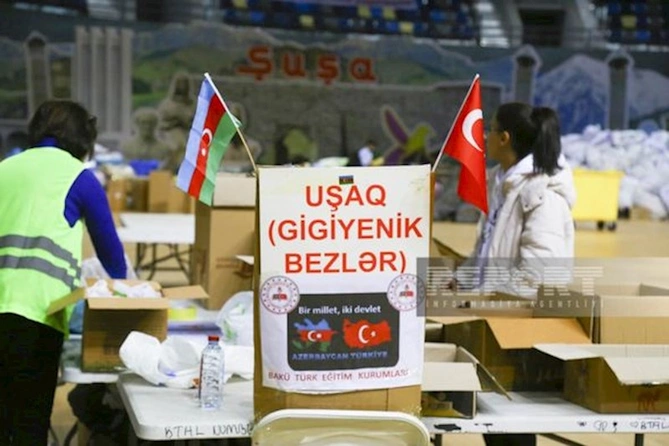 Zəlzələdən sonra Bakıdan Türkiyəyə humanitar yardım aparan TIR-ların sayı açıqlandı — FOTO