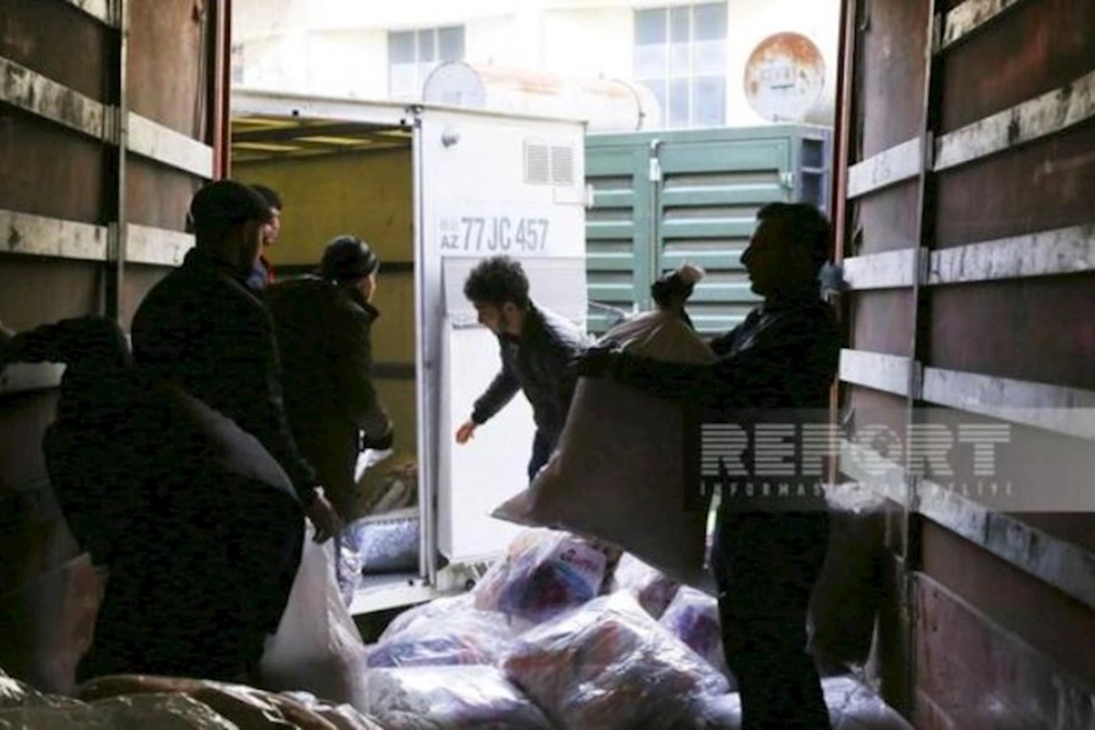 Zəlzələdən sonra Bakıdan Türkiyəyə humanitar yardım aparan TIR-ların sayı açıqlandı — FOTO