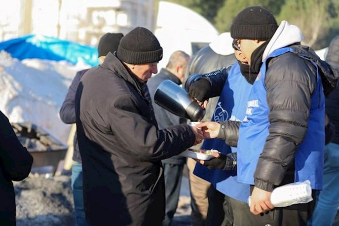Azərbaycan könüllülərinin zəlzələ bölgəsindəki növbəti günü — FOTO Azərbaycan könüllülərinin zəlzələ bölgəsindəki növbəti günü — FOTO