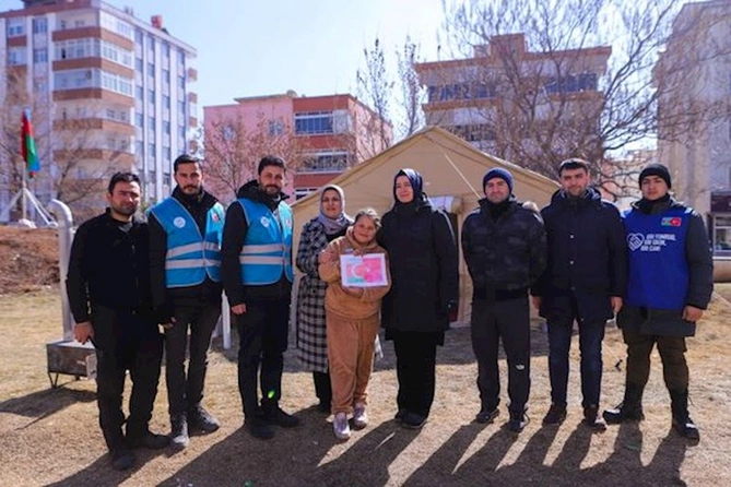 Azərbaycan könüllülərinin zəlzələ bölgəsindəki növbəti günü — FOTO Azərbaycan könüllülərinin zəlzələ bölgəsindəki növbəti günü — FOTO