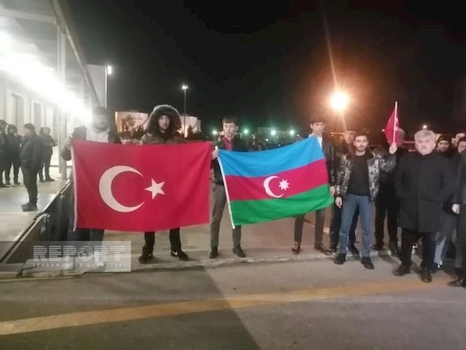 Zəlzələdə həlak olan azərbaycanlı tələbələrin cənazələri Bakıya gətirildi — VİDEO/FOTO Zəlzələdə həlak olan azərbaycanlı tələbələrin cənazələri Bakıya gətirildi — VİDEO/FOTO