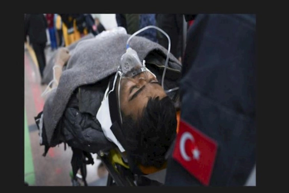 Dağıntılar altından MÖCÜZƏ: 261 saat sonra iki nəfər sağ çıxarıldı