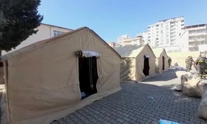 FHN Kahramanmaraşda daha üç ünvanda növbəti çadır şəhərcikləri qurub — FOTO/VİDEO