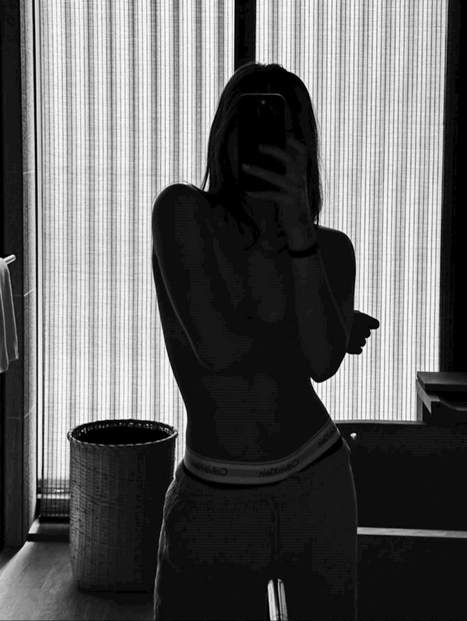 Yeltsinin nəvəsi çılpaq fotosu ilə gündəmdə — FOTO