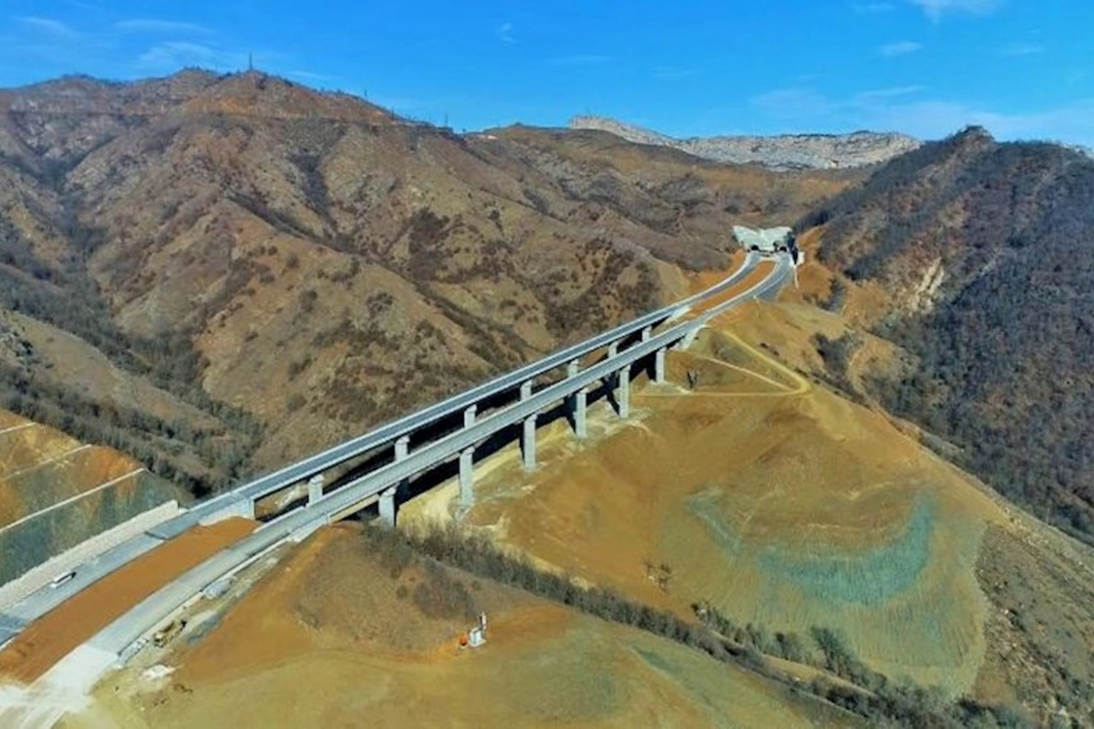 Əhmədbəyli-Füzuli-Şuşa yolunda 3 viaduk və 3 tunelin tikintisi üzrə əsas işlər yekunlaşıb