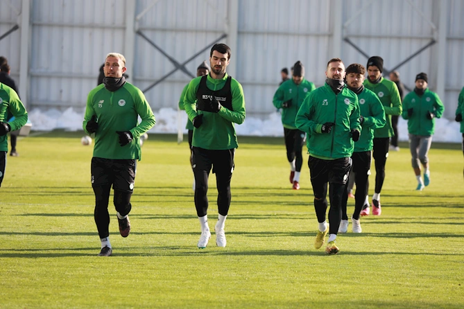 Mahir Emreli Konyasporda belə məşq edir — FOTO Mahir Emreli Konyasporda belə məşq edir — FOTO