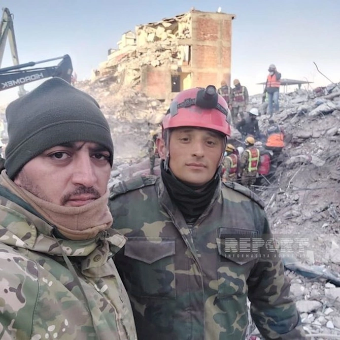 Azərbaycan qaziləri könüllü şəkildə Türkiyəyə yardıma gediblər — FOTO Azərbaycan qaziləri könüllü şəkildə Türkiyəyə yardıma gediblər — FOTO