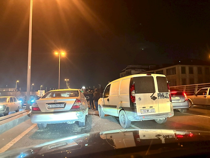 Bakının mərkəzində zəncirvari qəza — FOTOLAR