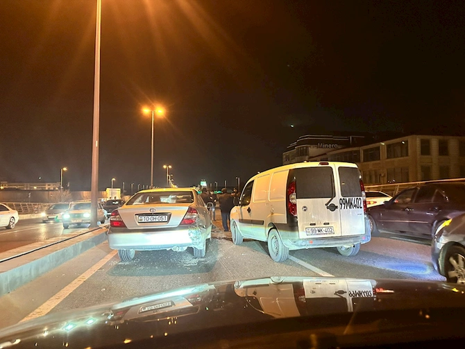 Bakının mərkəzində zəncirvari qəza — FOTOLAR