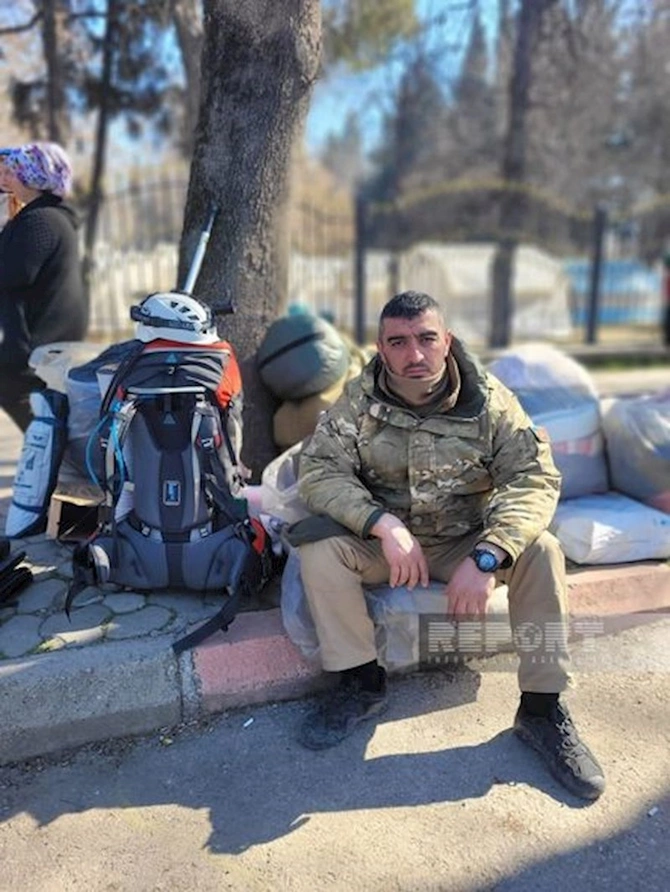 Azərbaycan qaziləri könüllü şəkildə Türkiyəyə yardıma gediblər — FOTO Azərbaycan qaziləri könüllü şəkildə Türkiyəyə yardıma gediblər — FOTO