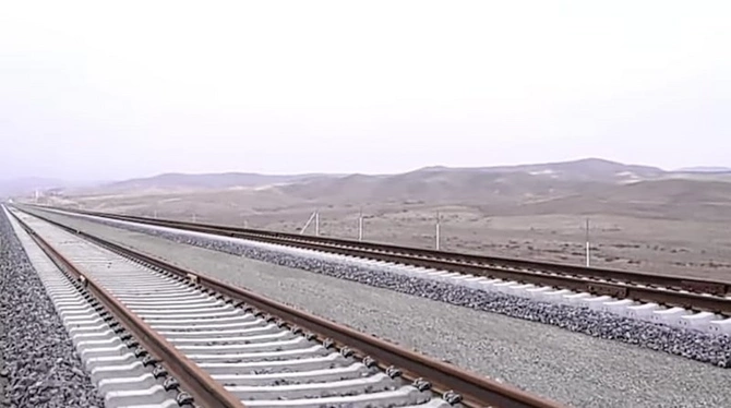 Azərbaycanın ən uzun dəmir yolu körpüsü Həkəri çayı üzərində salınır — VİDEO