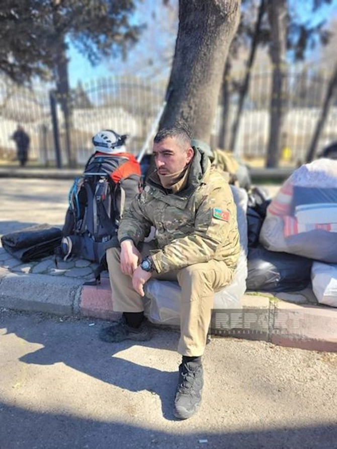 Azərbaycan qaziləri könüllü şəkildə Türkiyəyə yardıma gediblər — FOTO Azərbaycan qaziləri könüllü şəkildə Türkiyəyə yardıma gediblər — FOTO