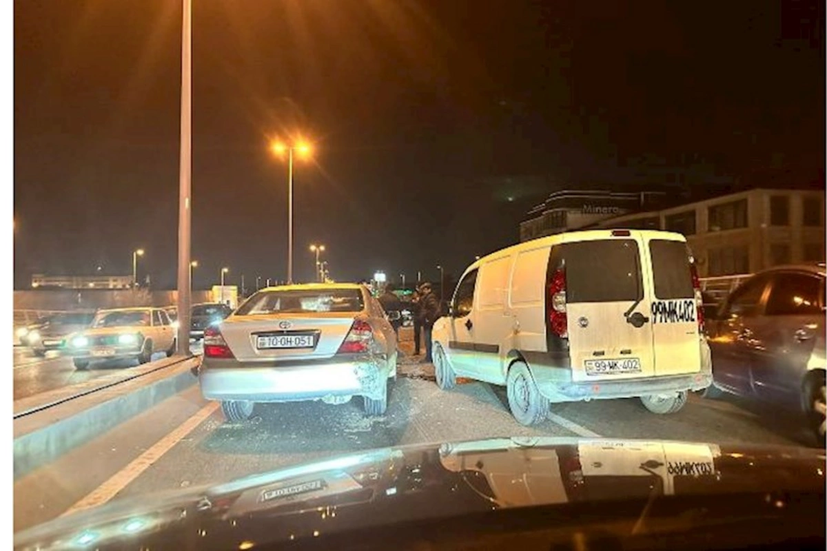 Bakının mərkəzində zəncirvari qəza — FOTOLAR