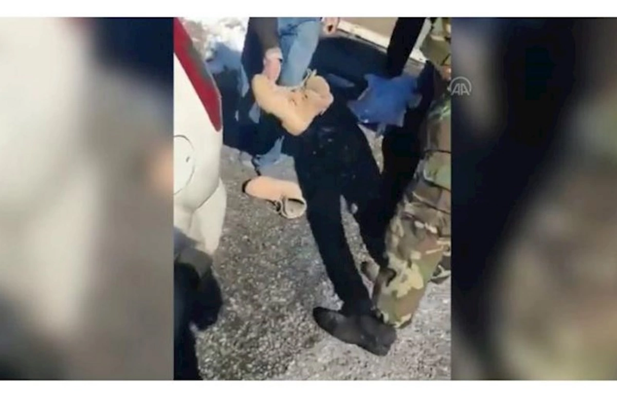 Mehmetçik çəkmələrini ayaqqabısız vətəndaşa verdi