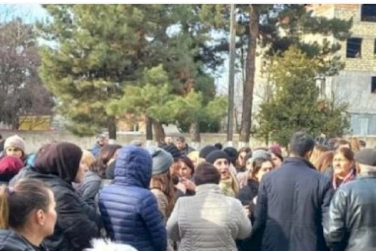 Azərbaycanda vəzifəli şəxsin istefa tələbi ilə AKSİYA KEÇİRİLİR