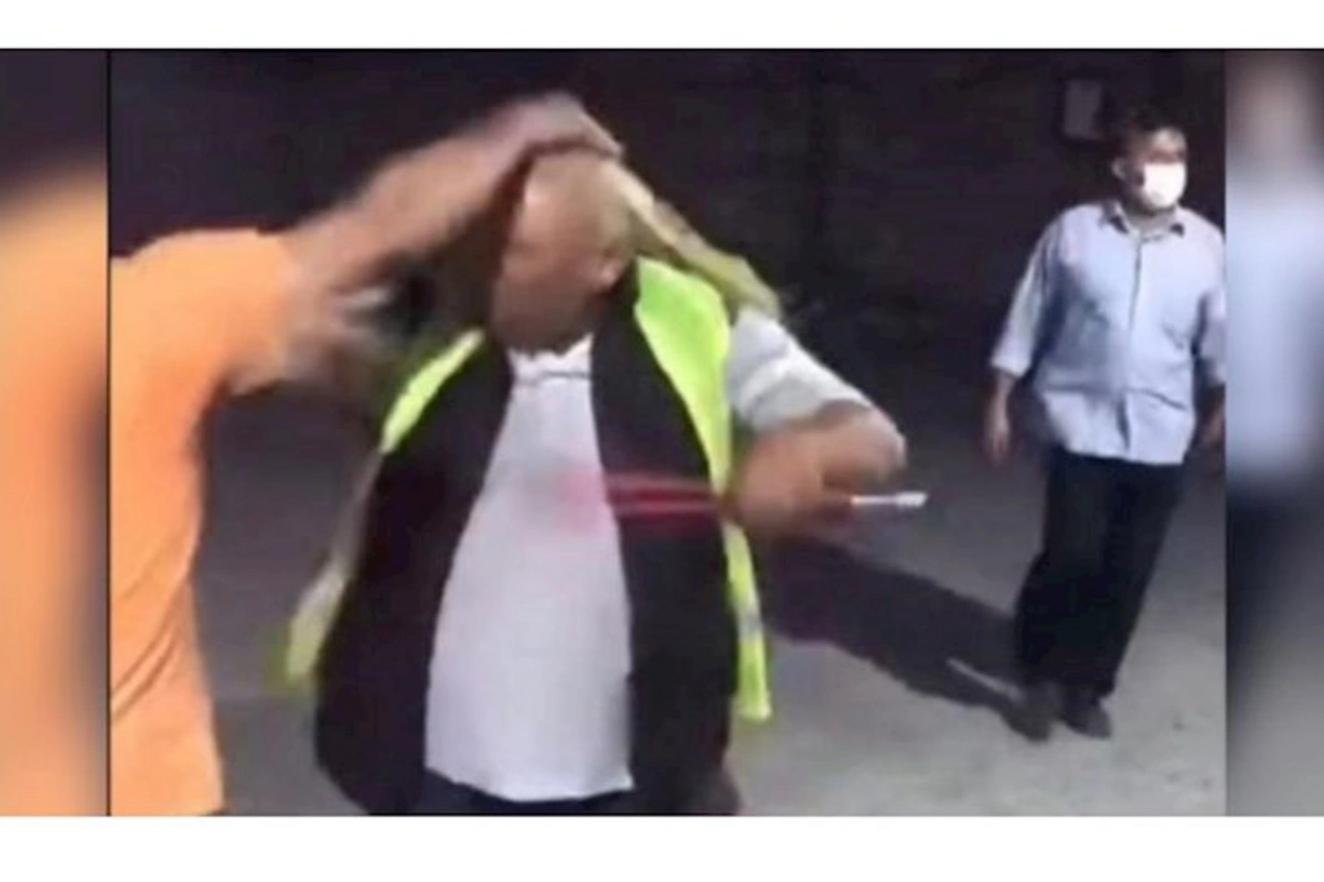 Bakıda parkovşikin başına yumurta çırpdılar — VİDEO
