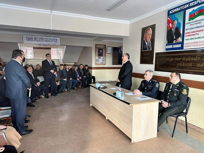 Salyanın icra başçısı problemi olan sakinləri dinlədi — FOTOLAR Salyanın icra başçısı problemi olan sakinləri dinlədi — FOTOLAR