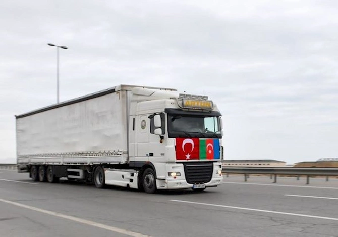 Azərbaycan Türkiyəyə növbəti dəfə humanitar yardım göndərib — FOTO Azərbaycan Türkiyəyə növbəti dəfə humanitar yardım göndərib — FOTO