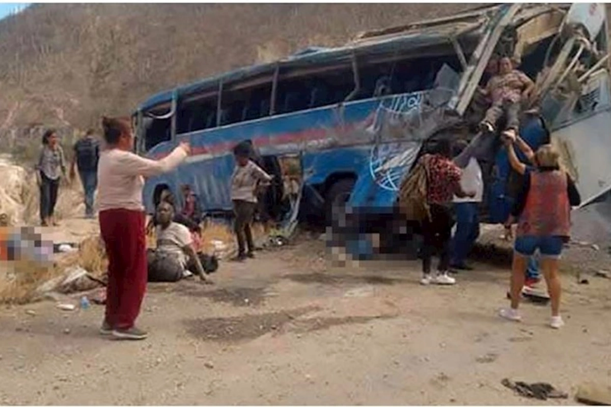 Meksikada qətliam kimi qəza: 17 ölü, 13 yaralı