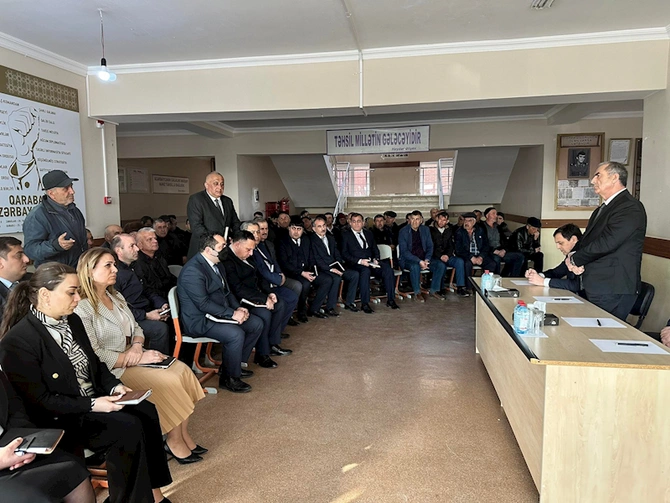 Salyanın icra başçısı problemi olan sakinləri dinlədi — FOTOLAR Salyanın icra başçısı problemi olan sakinləri dinlədi — FOTOLAR