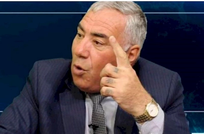 Emin Əmrullayevdən zəlzələ gecəsi “SMAYLİK-ŞOU”: “Milləti ələ salmaqdan “kayf” alırlar” — ETİRAZ Emin Əmrullayevdən zəlzələ gecəsi “SMAYLİK-ŞOU”: “Milləti ələ salmaqdan “kayf” alırlar” — ETİRAZ
