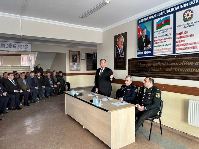 Salyanın icra başçısı problemi olan sakinləri dinlədi — FOTOLAR Salyanın icra başçısı problemi olan sakinləri dinlədi — FOTOLAR