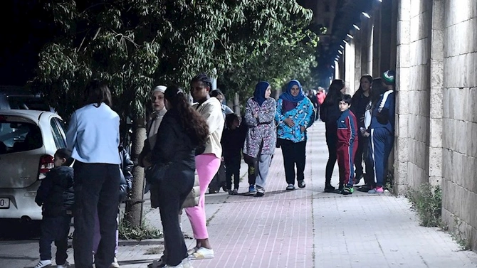 Hataydakı zəlzələ Livan xalqını küçəyə tökdü — FOTOLAR Hataydakı zəlzələ Livan xalqını küçəyə tökdü — FOTOLAR