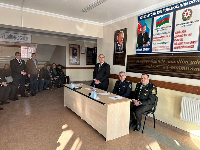 Salyanın icra başçısı problemi olan sakinləri dinlədi — FOTOLAR Salyanın icra başçısı problemi olan sakinləri dinlədi — FOTOLAR