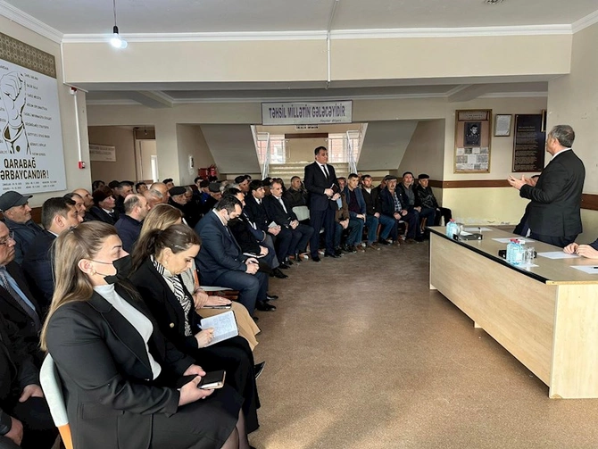 Salyanın icra başçısı problemi olan sakinləri dinlədi — FOTOLAR Salyanın icra başçısı problemi olan sakinləri dinlədi — FOTOLAR