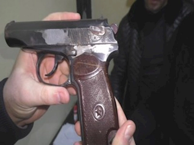 Üzərində tapanca gəzdirən narkotacirlər saxlanıldı — FOTOLAR