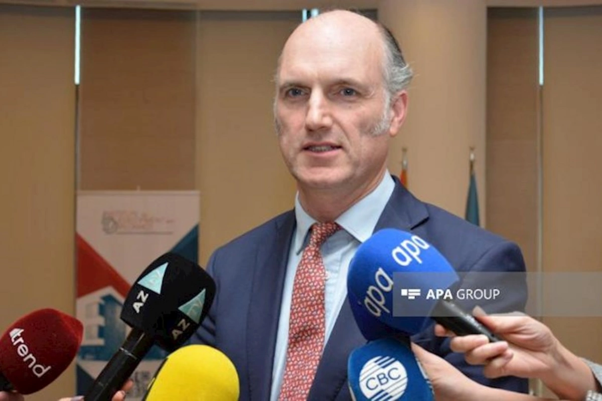 Britaniyalı nazir: Çox mürəkkəb qonşuları olan Azərbaycan məsuliyyətlə hərəkət edir